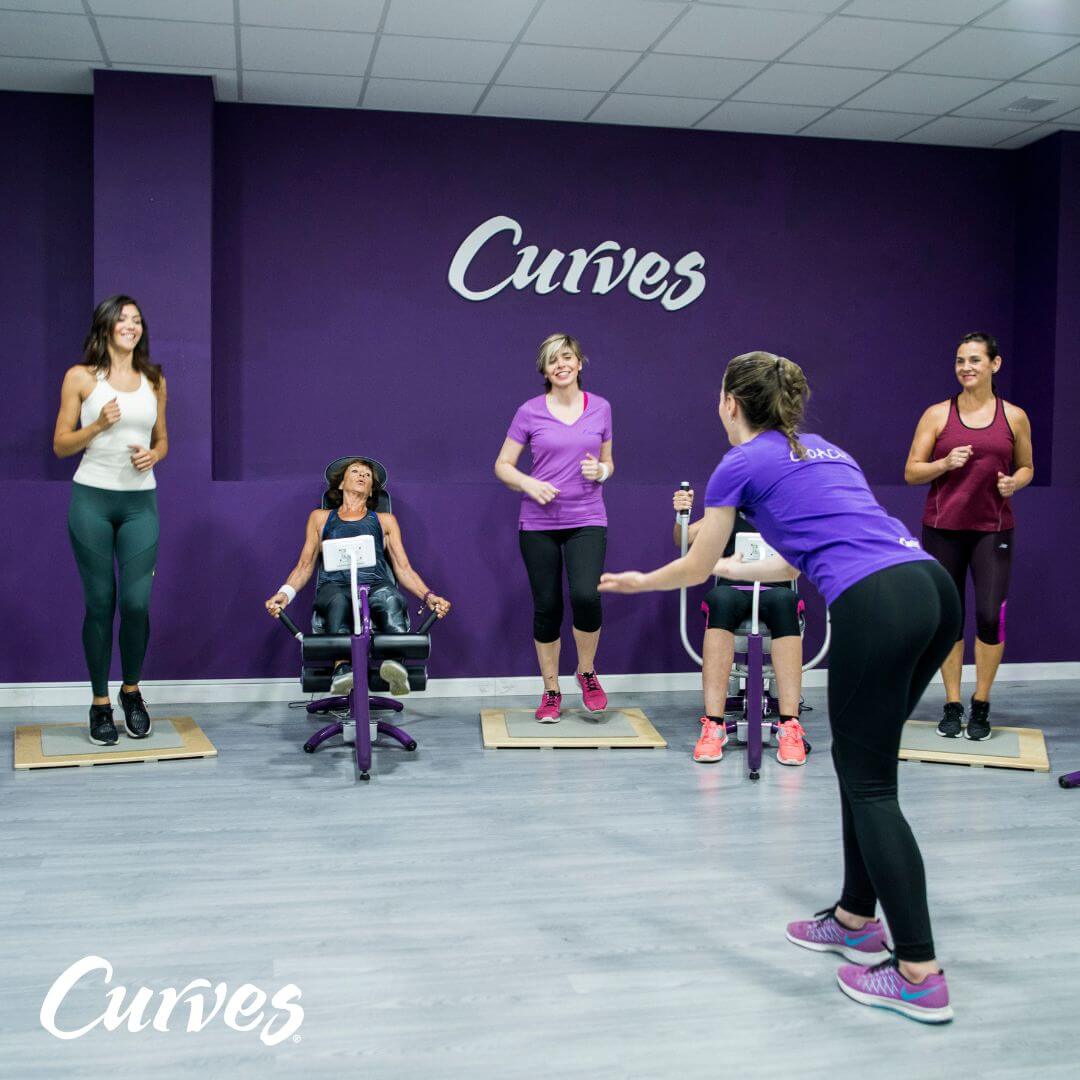 Las diferencias de estrategia de marketing entre una franquicia y un gimnasio independiente son notables