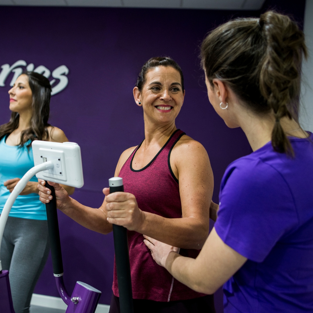 What the Curves franchise fee includes: concept, training, equipment and support